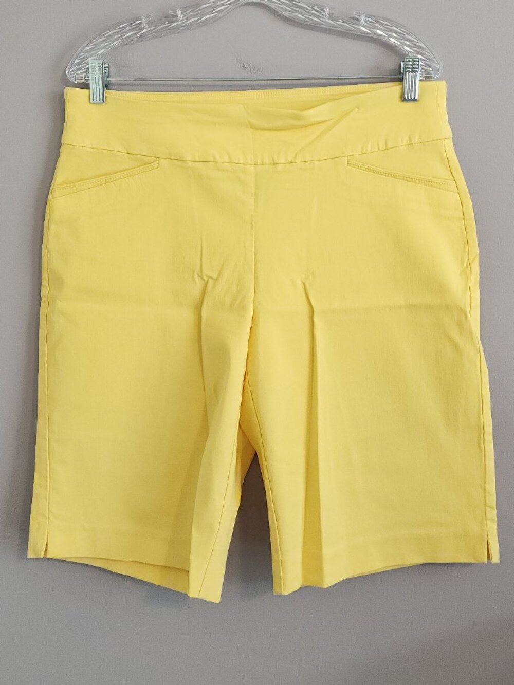 Attyre Flat Yellow Pull-on Bermuda Shorts Size 14